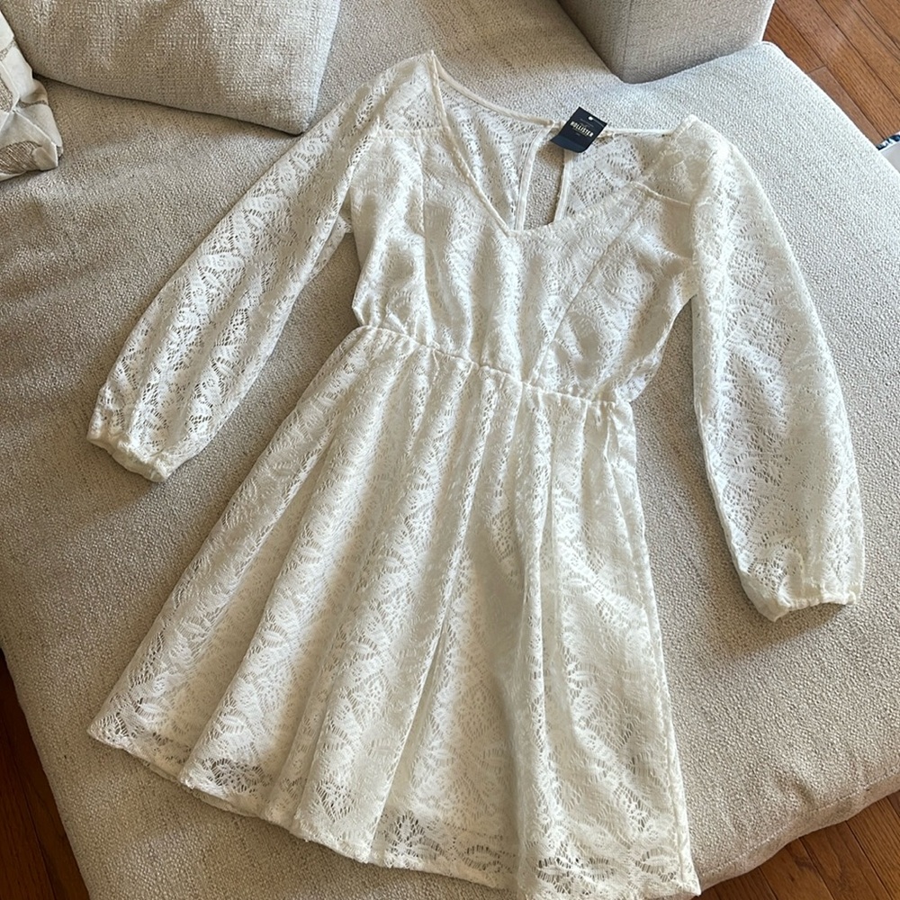 Hollister - Gorgeous off-white lace dress. Size XS. Brand New with tags